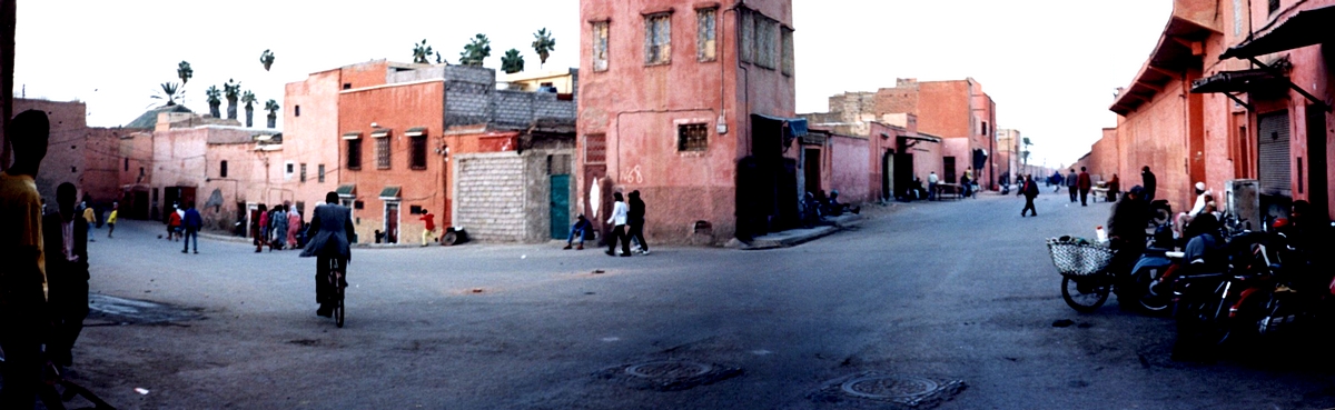 placeMarrackech - 2images paysage.jpg - une place de Marrakech - 2img (argentique)
